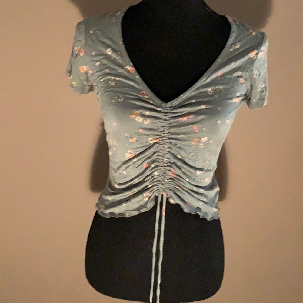 Macy’s floral crop top NWT  (fits like sm/med)